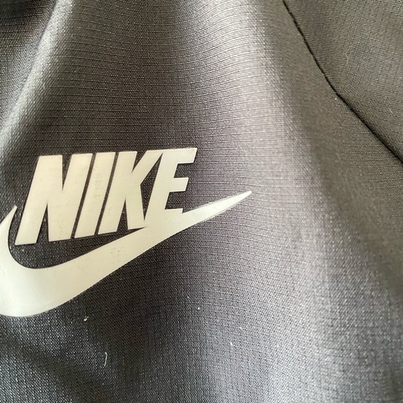 Nike Jacket Protect your child from the rain with Nike raincoat for kids Nike - Picture 7 of 9